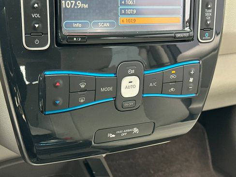 Used 2012 Nissan Leaf SL image 20
