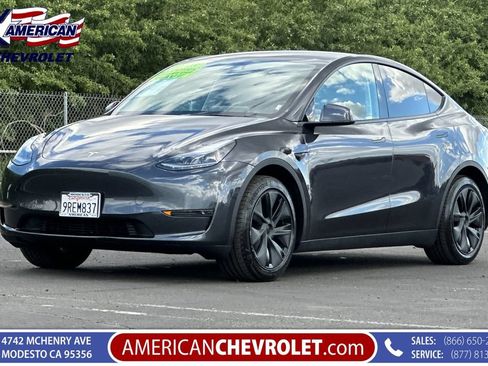 Used 2025 Tesla Model Y Long Range RWD image 8