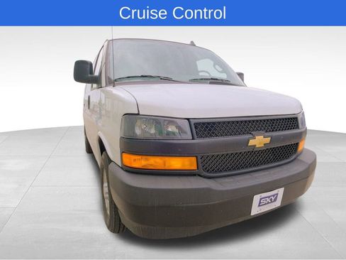 Used 2025 Chevrolet Express 2500 w/ Driver Convenience Package image 10