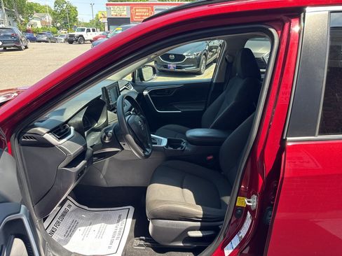 Used 2020 Toyota RAV4 LE w/ All Weather Liner Package AWD/4WD image 16
