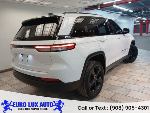 Used 2023 Jeep Grand Cherokee Altitude image 4