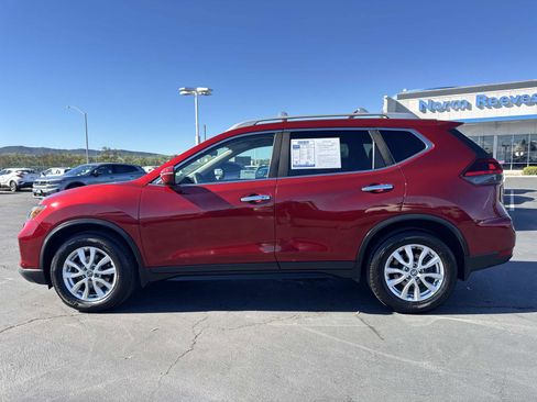 Used 2019 Nissan Rogue SV image 2