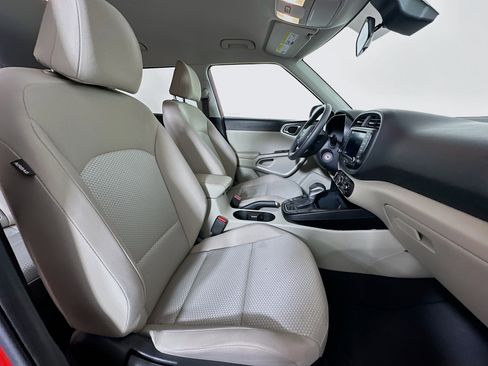 Used 2025 Kia Soul LX w/ LX Technology Package image 29
