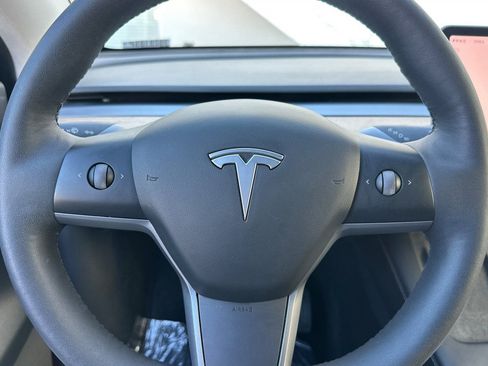 Used 2022 Tesla Model Y Long Range AWD/4WD image 27