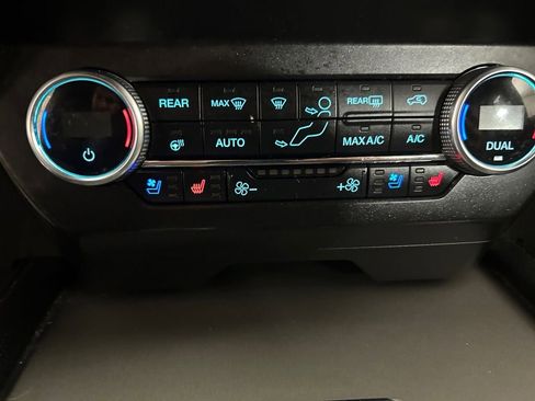 Used 2021 Ford Expedition XLT image 30