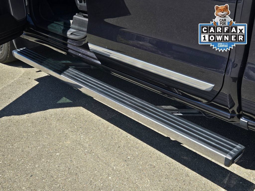 Used 2022 Chevrolet Silverado 1500 High Country w/ High Country Premium Package AWD/4WD image 9