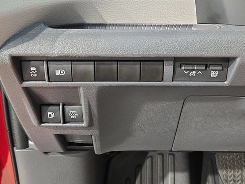 Used 2023 Toyota Sienna XLE FWD image 26