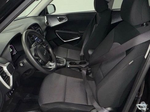 Used 2023 Kia Soul LX w/ LX Technology Package image 13