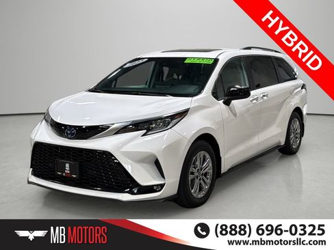 Used 2023 Toyota Sienna XSE AWD/4WD image 1