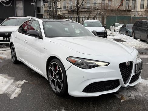 Used 2022 Alfa Romeo Giulia Veloce image 3