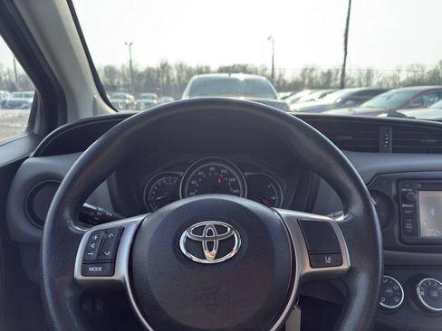 Used 2017 Toyota Yaris L w/ Carpet Mat Package FWD image 11