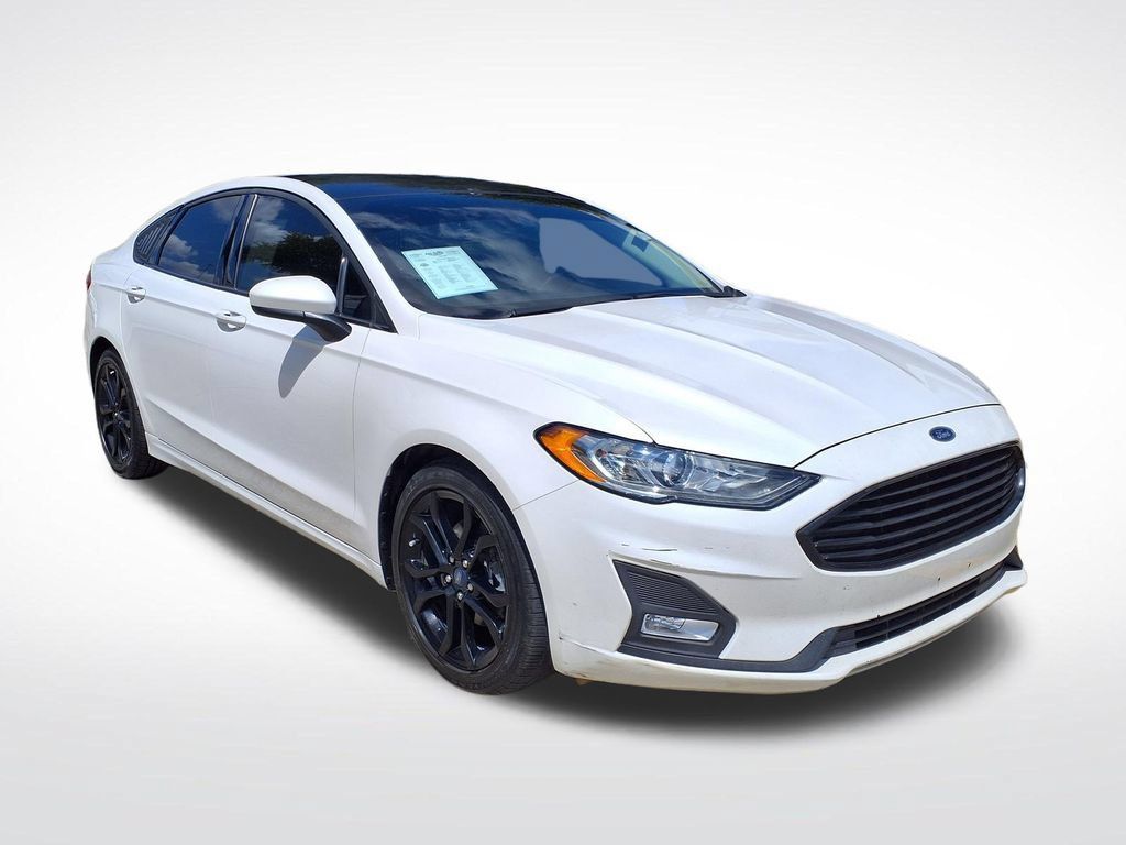 Used 2019 Ford Fusion SE w/ Equipment Group 151A FWD image 3