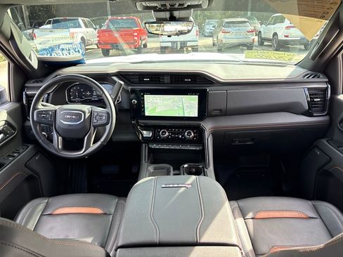 Used 2025 GMC Sierra 2500 AT4 w/ AT4 Premium Plus Package image 7