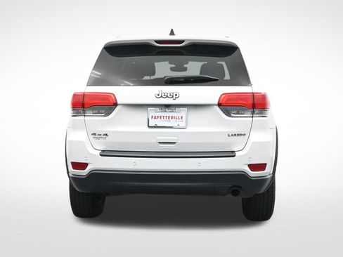 Used 2017 Jeep Grand Cherokee Laredo AWD/4WD image 6