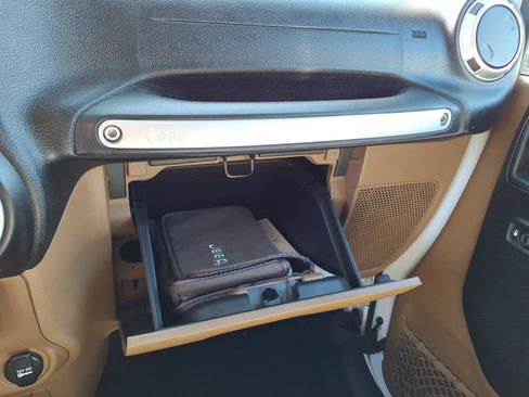 Certified 2017 Jeep Wrangler Unlimited Sahara w/ Dual Top Group image 19