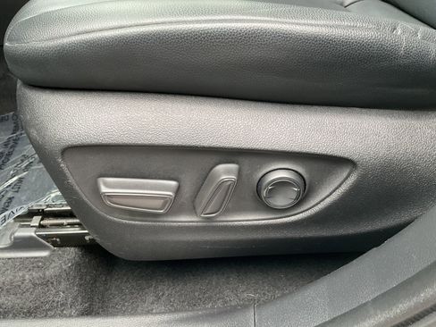 Used 2020 Toyota Highlander XLE image 25