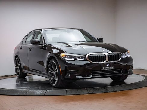 Certified 2022 BMW 330i Sedan w/ Convenience Package image 3