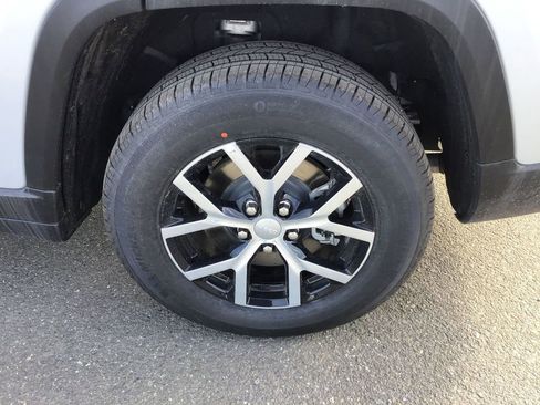 New 2025 Jeep Grand Cherokee L Limited w/ Luxury Tech Group II image 10