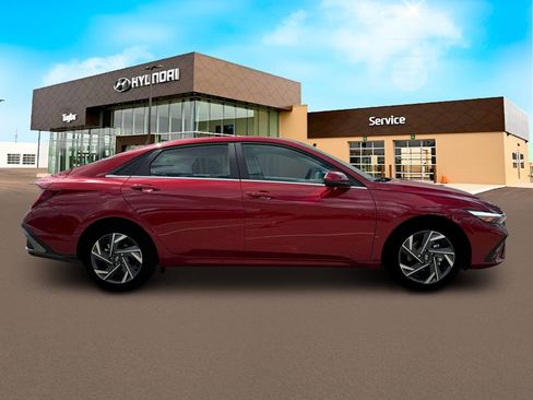 New 2025 Hyundai Elantra SEL image 9