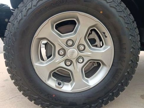 Used 2021 Jeep Gladiator Sport image 24