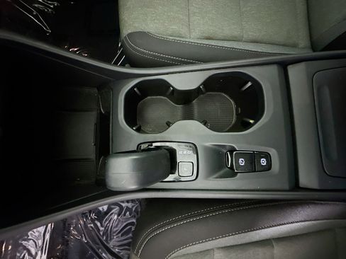 Used 2025 Volvo XC40 B5 Core image 22