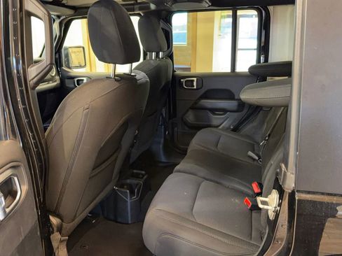 Used 2023 Jeep Wrangler Unlimited Sahara image 13