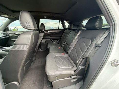 Used 2024 Volkswagen Atlas Cross Sport SE AWD/4WD image 12