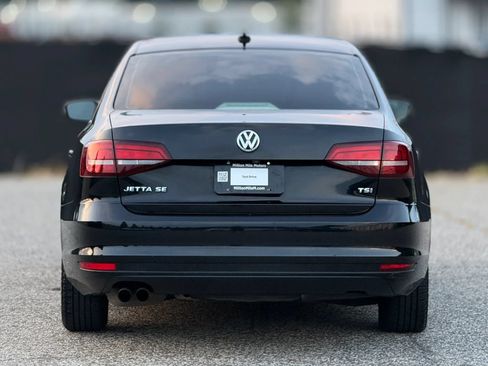 Used 2017 Volkswagen Jetta SE FWD image 4