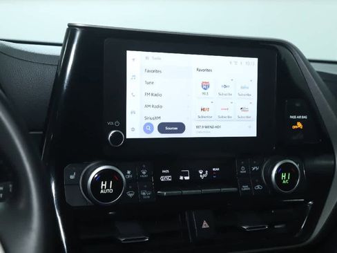 Used 2023 Toyota Highlander XLE image 27