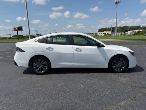 Used 2026 Nissan Sentra SL w/ Floor Mat Package FWD image 9