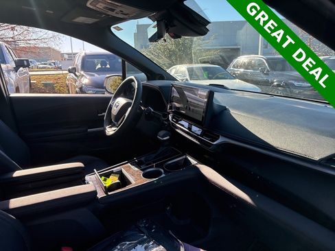 Used 2025 Toyota Sienna Platinum image 16