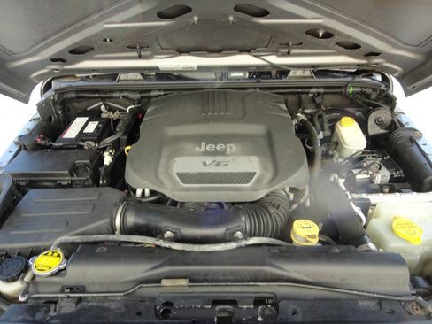 Used 2015 Jeep Wrangler Unlimited Sport w/ Quick Order Package 24S AWD/4WD image 14