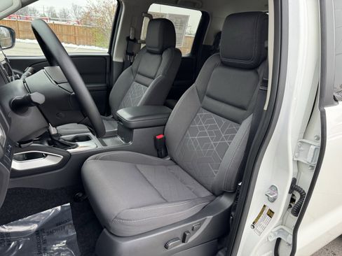 Certified 2025 Nissan Frontier SV image 25