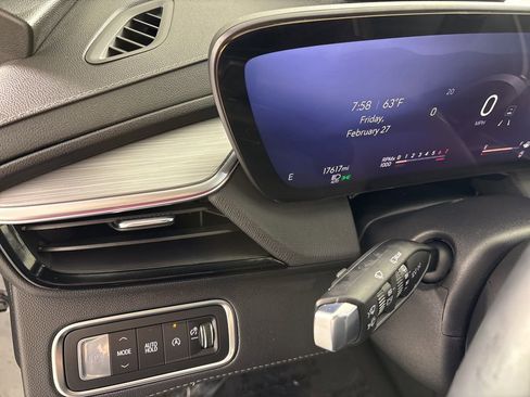 Used 2025 Buick Enclave Preferred FWD image 33