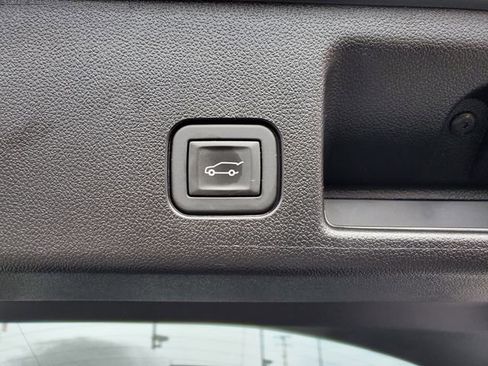 Used 2024 Chevrolet Equinox EV LT image 13