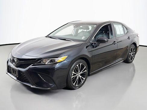 Used 2020 Toyota Camry SE image 5