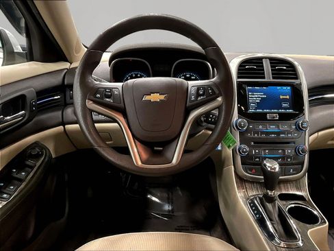 Used 2016 Chevrolet Malibu LT FWD image 8