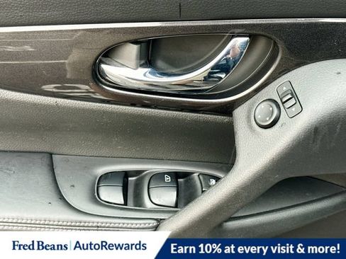 Used 2018 Nissan Rogue SV AWD/4WD image 21