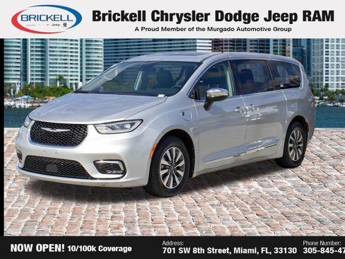 Used 2023 Chrysler Pacifica Limited FWD image 1