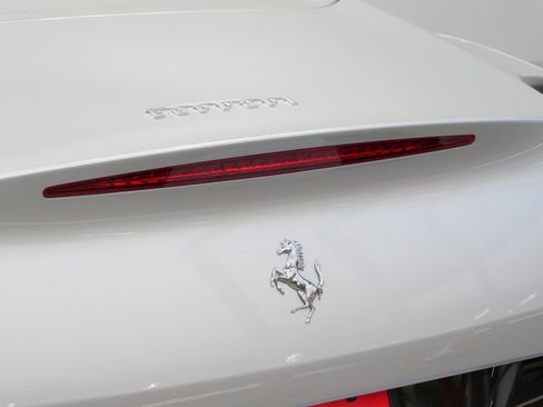 Used 2011 Ferrari California RWD image 51