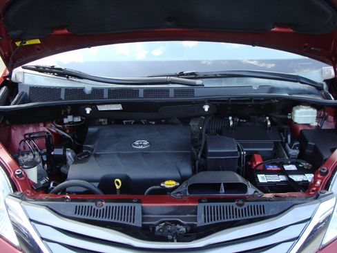 Used 2014 Toyota Sienna XLE FWD image 35