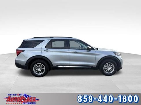 Used 2025 Ford Explorer Active AWD/4WD image 9