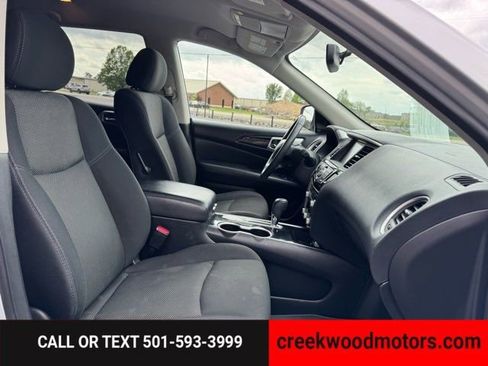 Used 2020 Nissan Pathfinder SV image 11