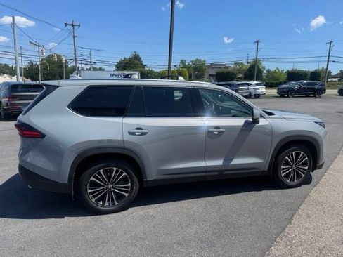 Used 2025 Toyota Grand Highlander AWD Hybrid image 16