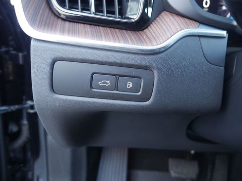 Used 2023 Volvo XC60 T8 Ultimate w/ Climate Package image 48