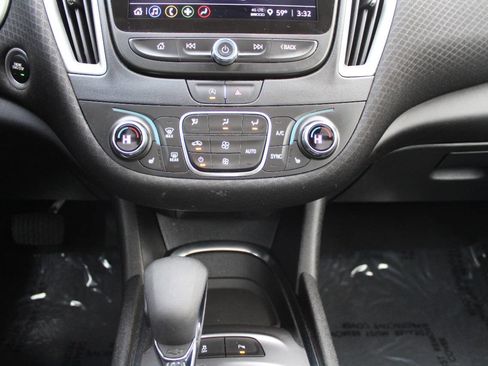 Used 2024 Chevrolet Malibu LT image 19