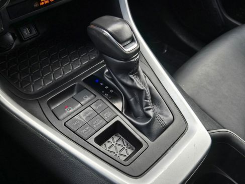 Used 2023 Toyota RAV4 XLE Premium image 17