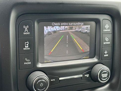 Used 2017 Jeep Compass Latitude FWD image 19