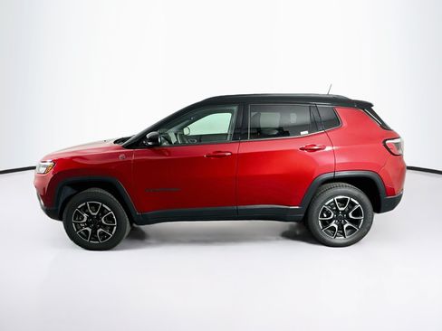 Used 2025 Jeep Compass Trailhawk AWD/4WD image 4