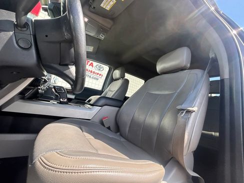 Used 2018 Ford F150 Lariat w/ Equipment Group 502A Luxury AWD/4WD image 11